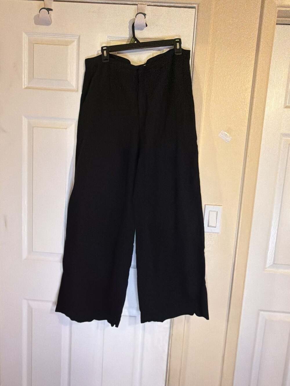 H&M Black Wide Leg Pants Linen Blend
HOM1019A